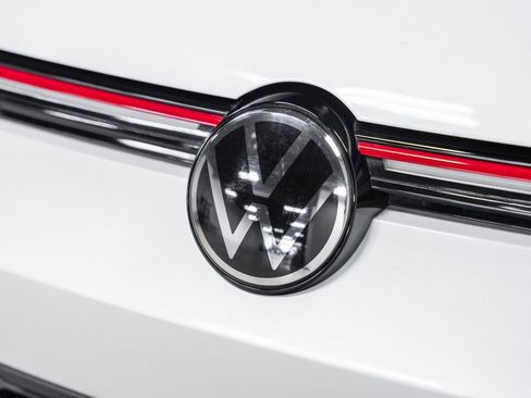 Used 2022 Volkswagen GTI SE image 7