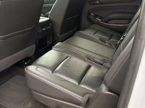 Used 2018 Chevrolet Suburban LT w/ Luxury Package image 15