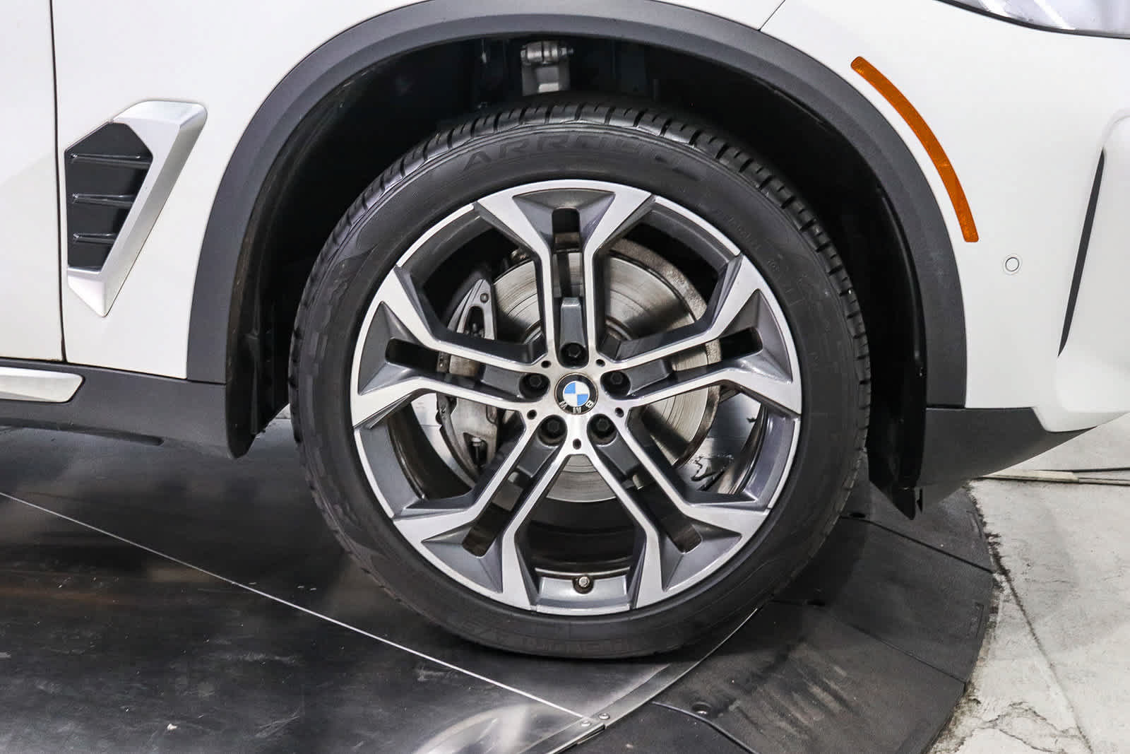 Used 2025 BMW X5 sDrive40i w/ Executive Package RWD image 11