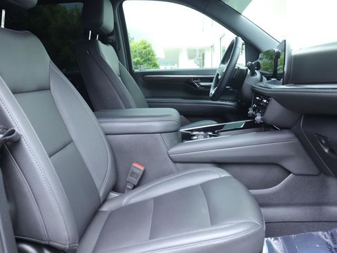Used 2025 Chevrolet Tahoe Z71 w/ Comfort Package AWD/4WD image 22