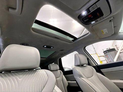Used 2023 Hyundai Palisade Calligraphy image 17