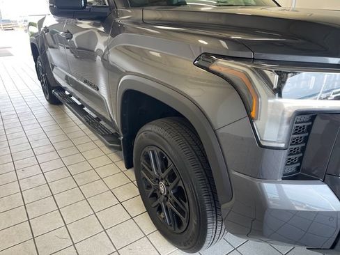 Used 2025 Toyota Tundra Limited AWD/4WD image 23