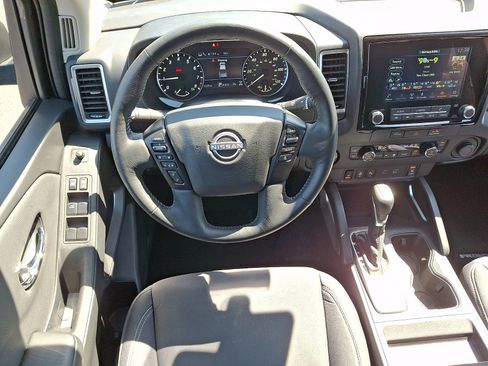 Certified 2024 Nissan Frontier SV w/ Technology Package AWD/4WD image 11