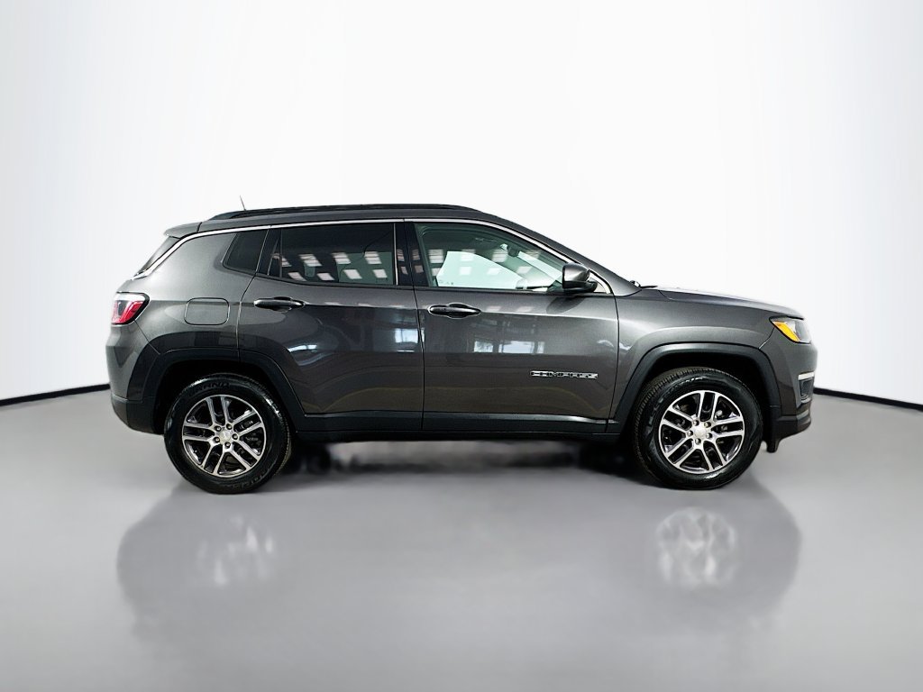 Used 2018 Jeep Compass Latitude w/ Safe & Security Group FWD image 9