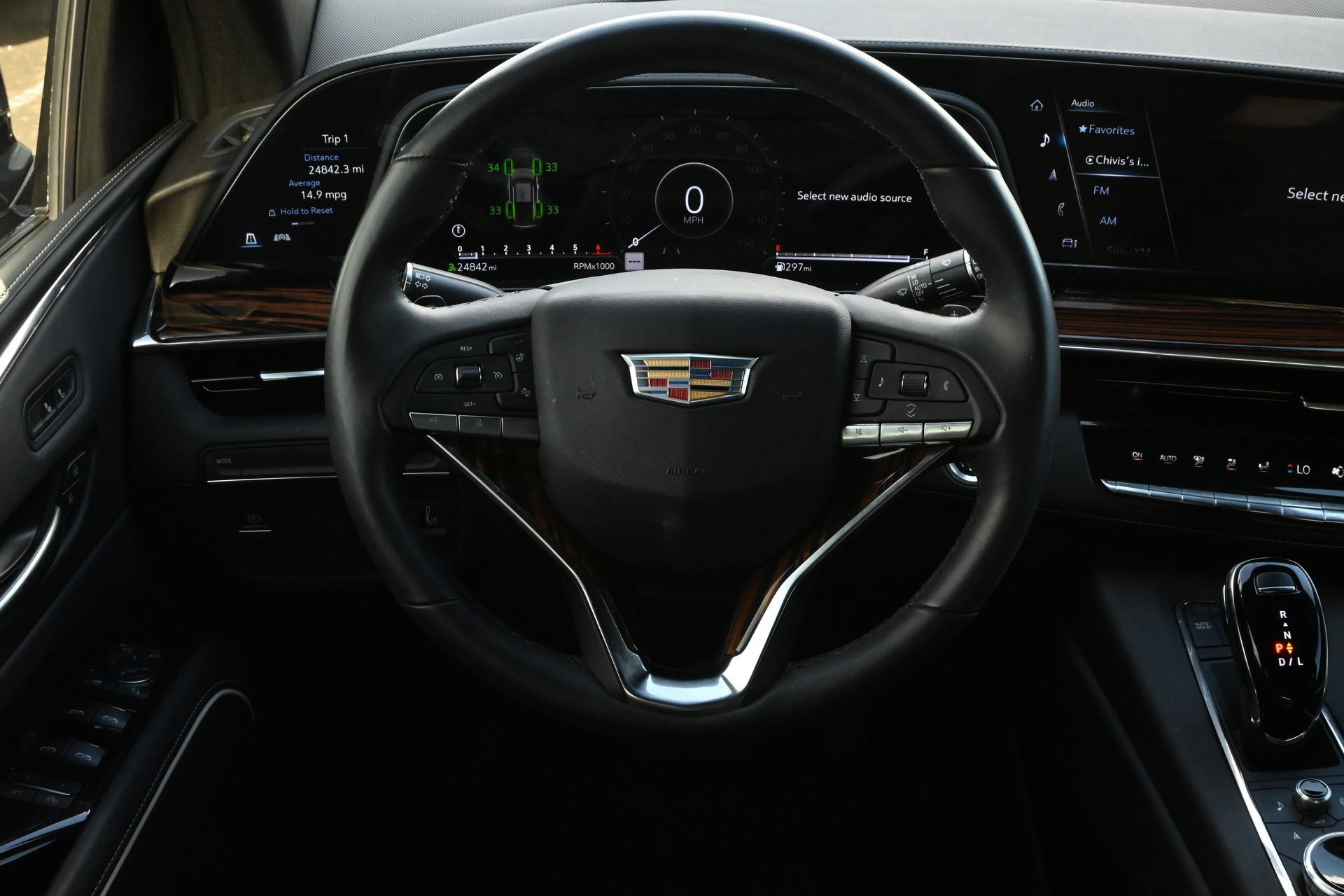 Used 2024 Cadillac Escalade Luxury RWD image 11