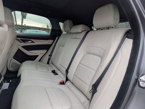 Used 2024 Jaguar F-PACE R-Dynamic S image 17