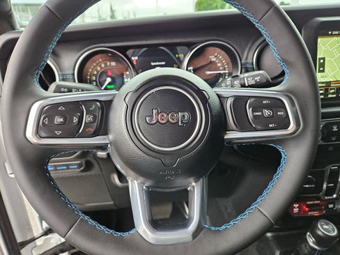 Used 2023 Jeep Wrangler Unlimited Rubicon 4xe AWD/4WD image 23