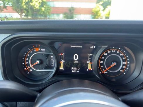 Used 2024 Jeep Wrangler Unlimited Sahara AWD/4WD image 16