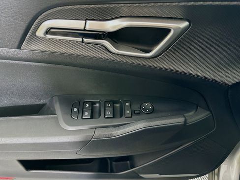 Used 2025 Kia Sportage LX image 15