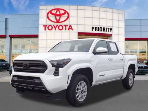 Used 2024 Toyota Tacoma SR5 AWD/4WD image 1