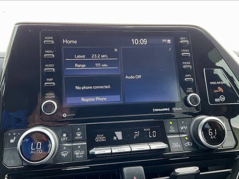 Used 2022 Toyota Highlander XLE FWD image 17