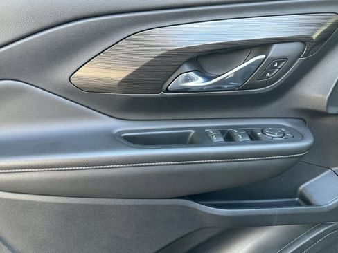 Used 2023 GMC Terrain SLE w/ Driver Convenience Package image 11