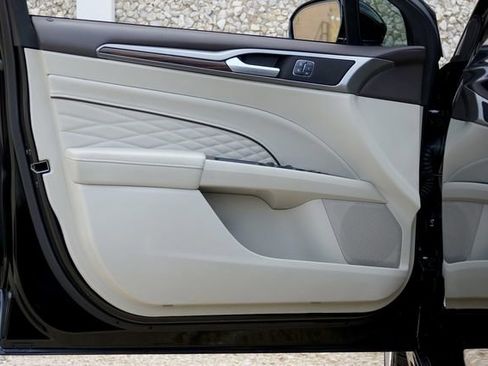 Used 2017 Ford Fusion Platinum image 39