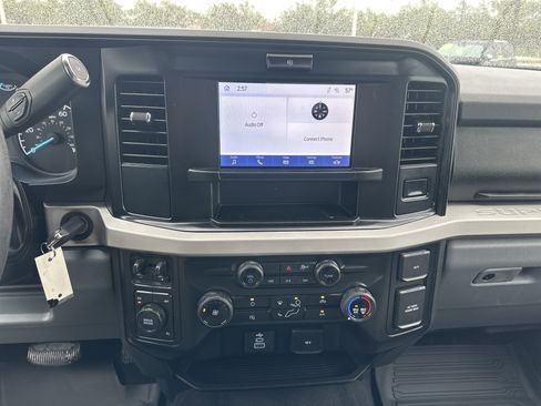 Used 2025 Ford F250 XLT AWD/4WD image 29