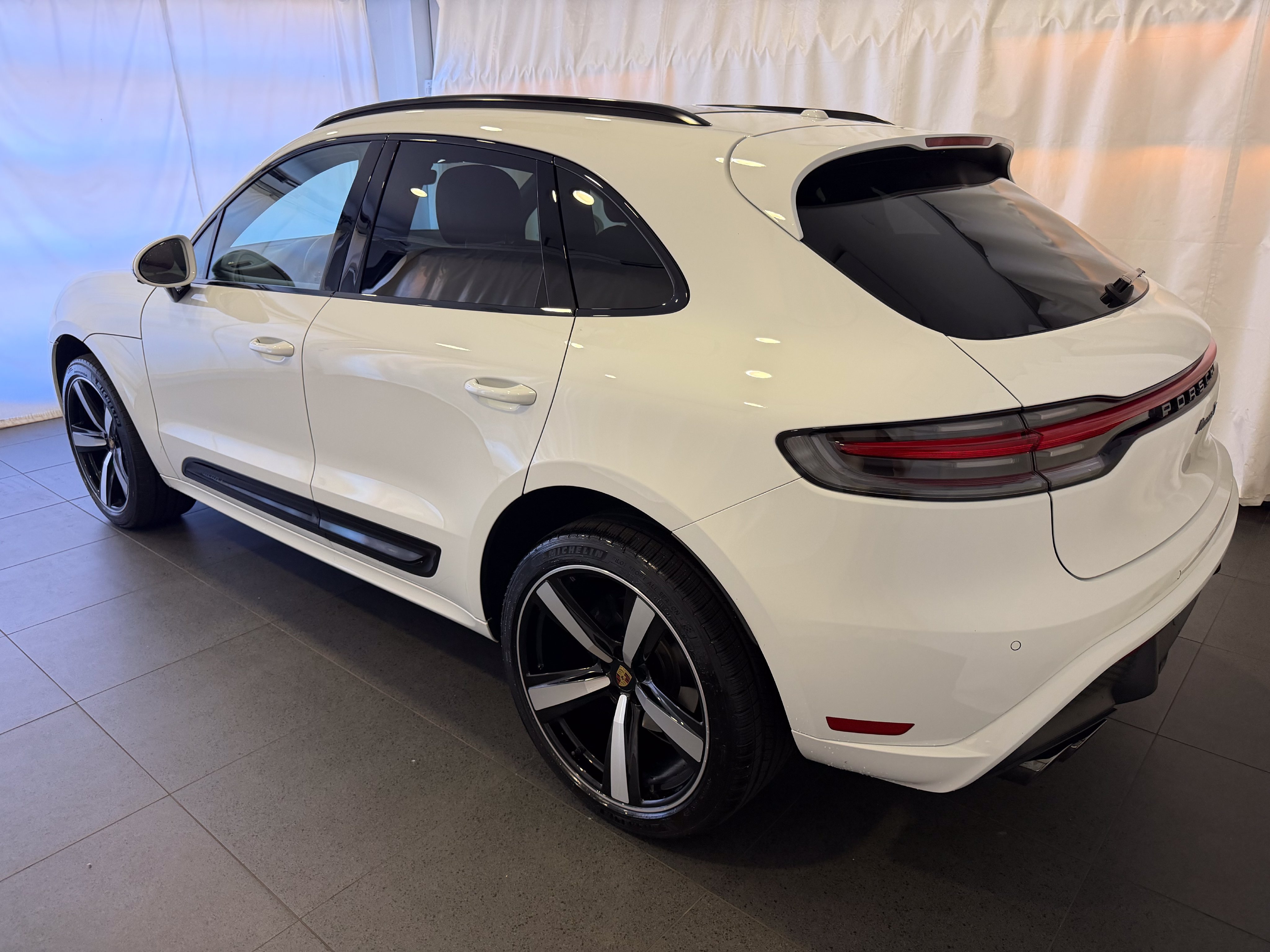 Certified 2026 Porsche Macan Turbo AWD/4WD image 3