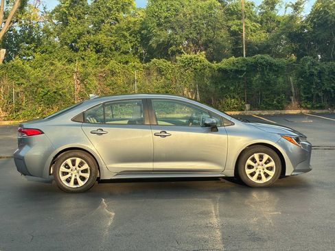 Used 2020 Toyota Corolla LE FWD image 5