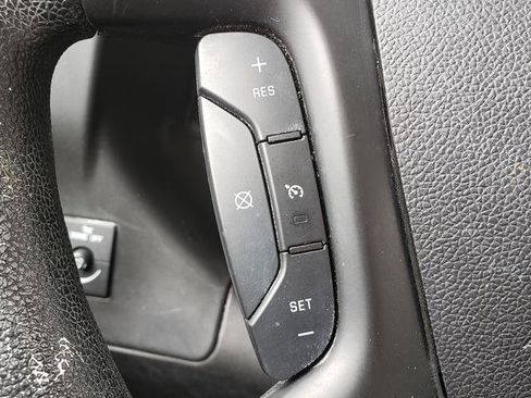 Used 2015 Chevrolet Express 2500 image 17