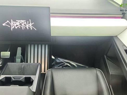 Used 2024 Tesla Cybertruck AWD Crew Cab image 35