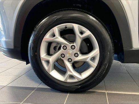 Used 2024 Chevrolet Trax LS w/ LS Convenience Package FWD image 7
