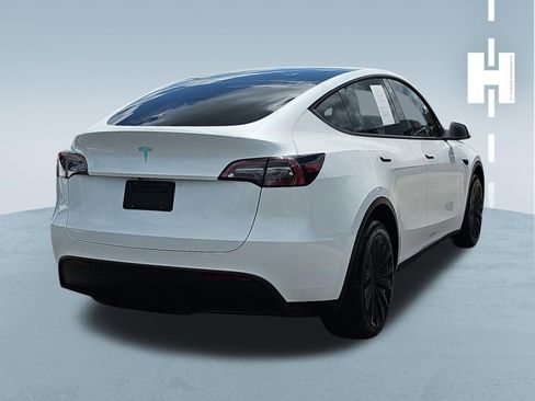Used 2023 Tesla Model Y Long Range AWD/4WD image 4