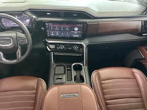 Used 2024 GMC Sierra 3500 Denali Ultimate AWD/4WD image 19