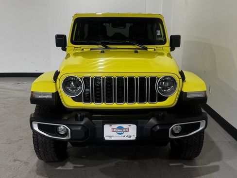 Used 2024 Jeep Wrangler Unlimited Sahara w/ Technology Group AWD/4WD image 11