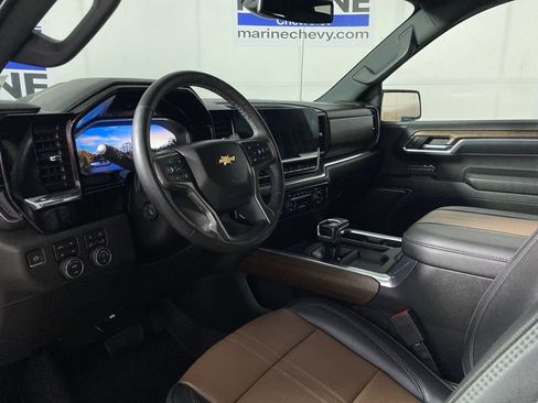 Used 2023 Chevrolet Silverado 1500 High Country w/ High Country Premium Package AWD/4WD image 15