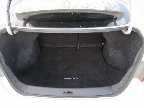 Used 2018 Nissan Sentra SR w/ SR Midnight Edition Package image 12