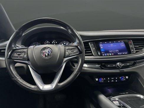 Used 2022 Buick Enclave Essence image 5