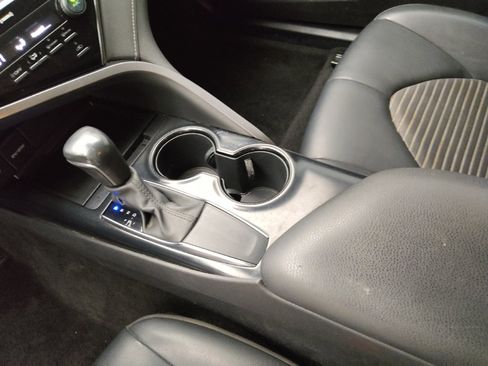 Used 2020 Toyota Camry SE image 26