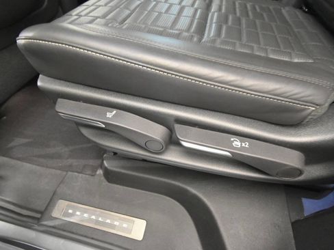 Used 2023 Cadillac Escalade Sport Platinum w/ LPO, ONYX Package AWD/4WD image 19