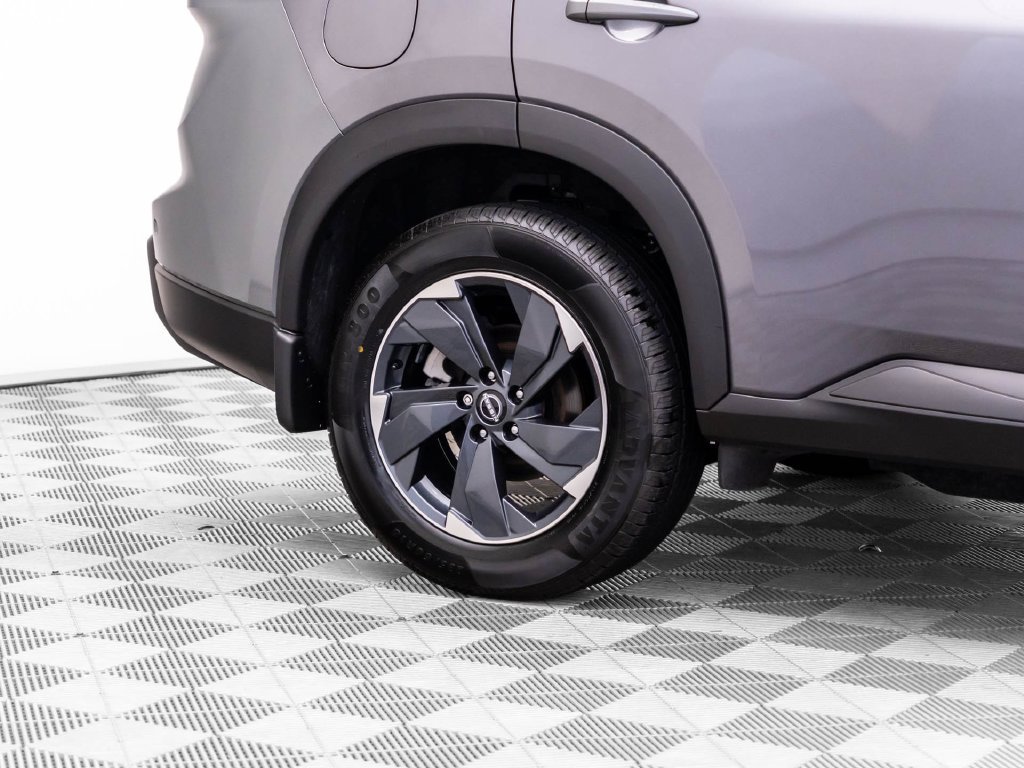 Used 2024 Nissan Rogue SV AWD/4WD image 36