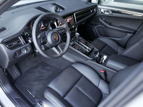 New 2026 Porsche Macan image 4