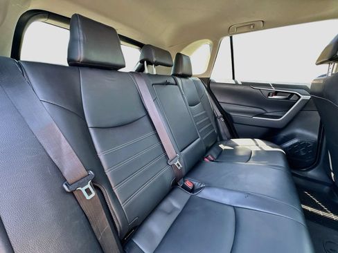 Used 2019 Toyota RAV4 XLE Premium w/ Cold Weather Package AWD/4WD image 28