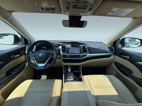 Used 2019 Toyota Highlander XLE FWD image 15