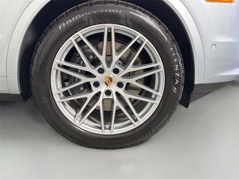 Certified 2026 Porsche Cayenne AWD/4WD image 13