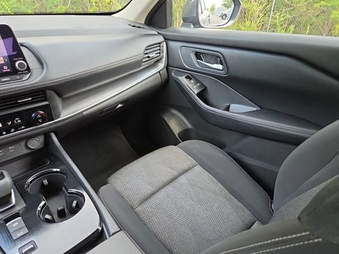 Certified 2025 Nissan Rogue SV FWD image 31
