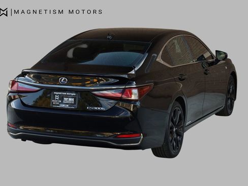 Used 2022 Lexus ES 300h F Sport image 9
