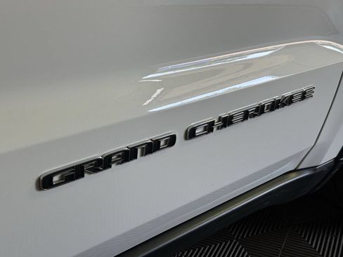 Used 2021 Jeep Grand Cherokee Limited AWD/4WD image 30