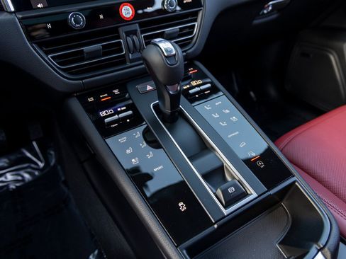 New 2026 Porsche Macan image 37