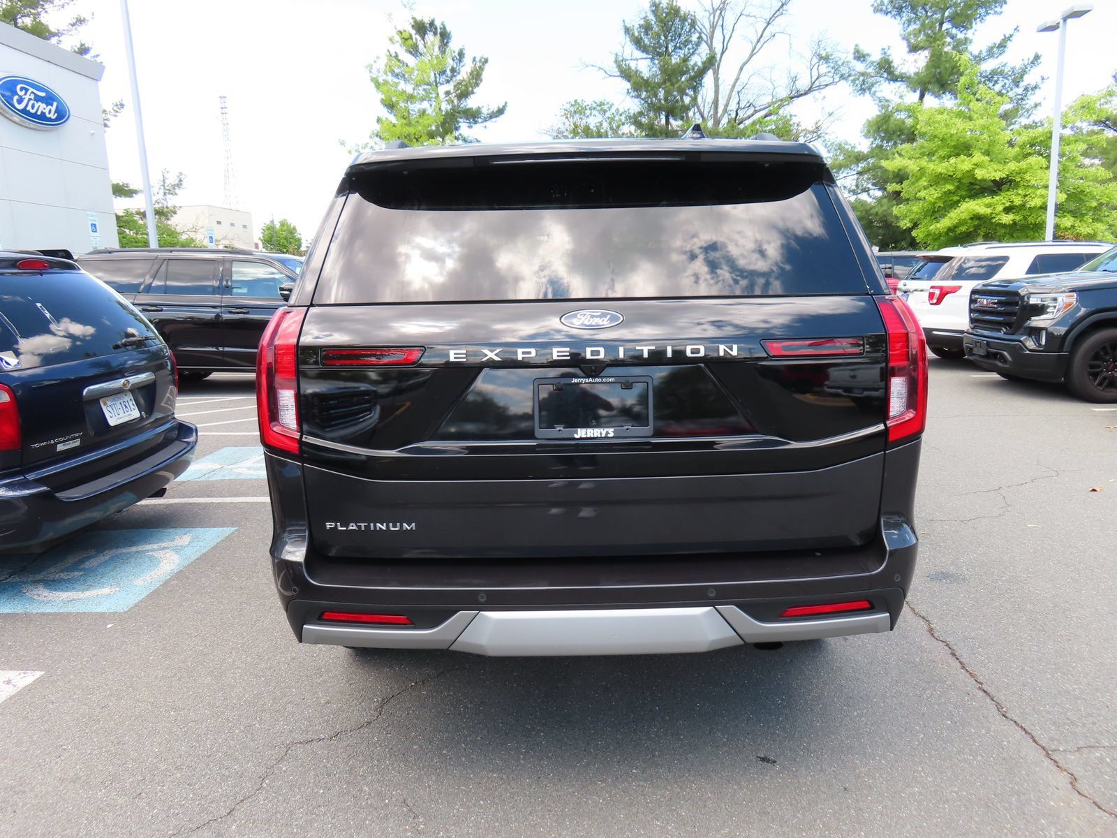 Certified 2025 Ford Expedition Platinum w/ Driver's Package AWD/4WD image 6
