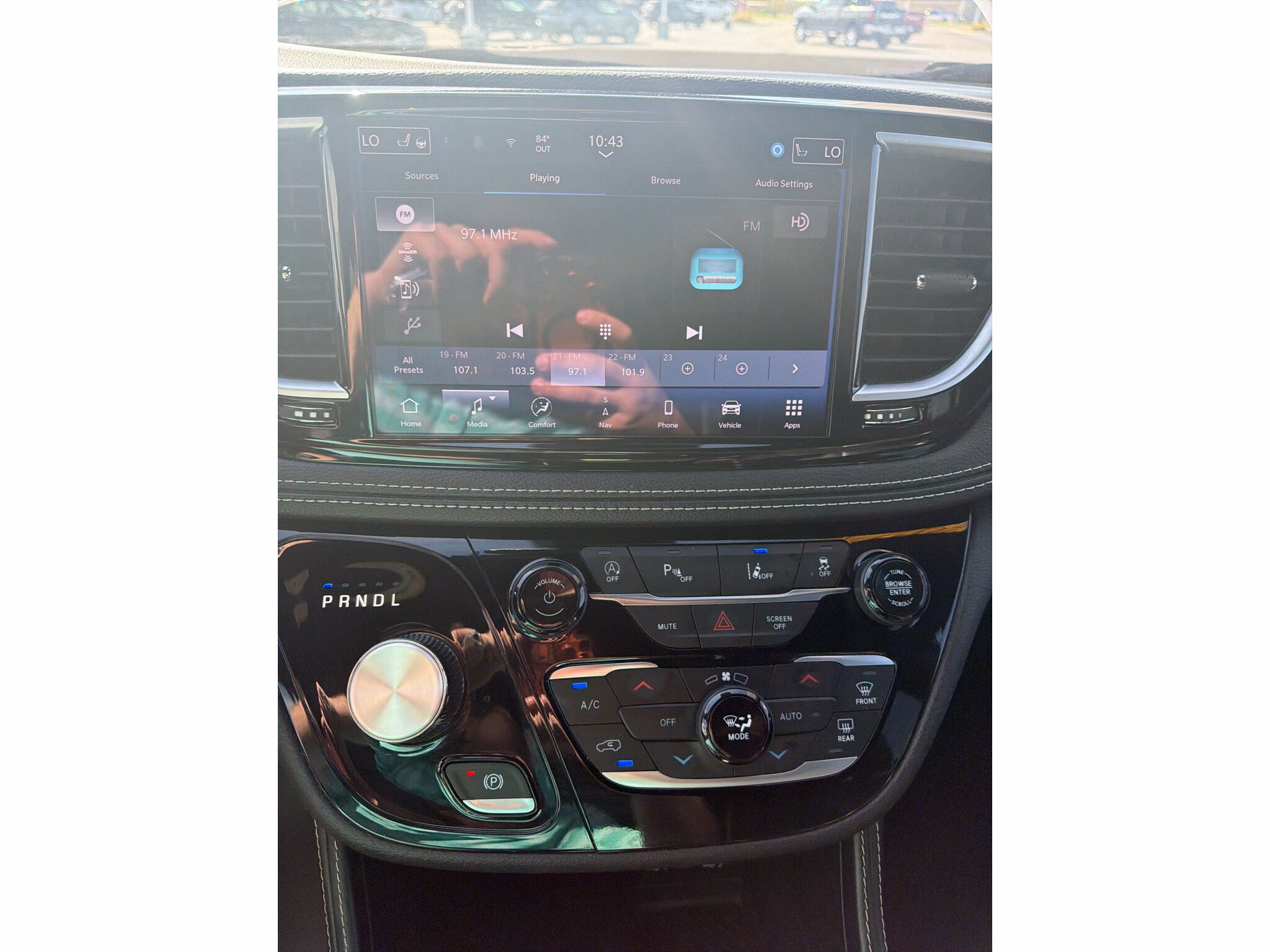 Used 2025 Chrysler Pacifica Limited FWD image 15