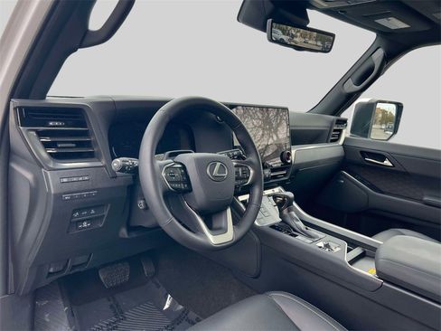 Certified 2025 Lexus GX 550 w/ Accessory Package (2T) image 21