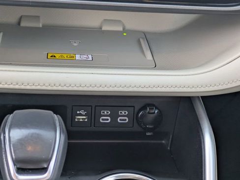 Used 2023 Toyota Highlander XLE image 17