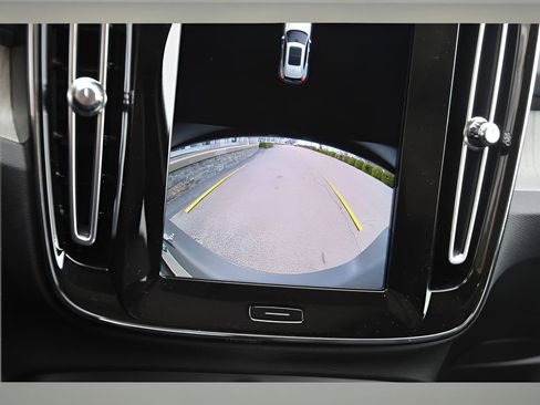 New 2026 Volvo XC40 B5 Core w/ Protection Package Premier image 20