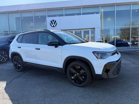 New 2026 Volkswagen Taos SE FWD image 1