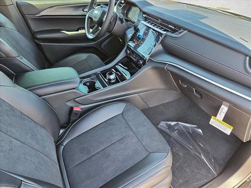 New 2025 Jeep Grand Cherokee L Altitude image 16