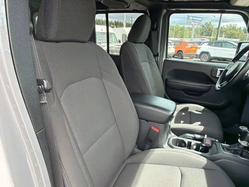 Used 2023 Jeep Wrangler Unlimited w/ Cold Weather Group AWD/4WD image 10