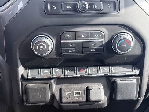 Used 2023 Chevrolet Silverado 1500 Custom image 11