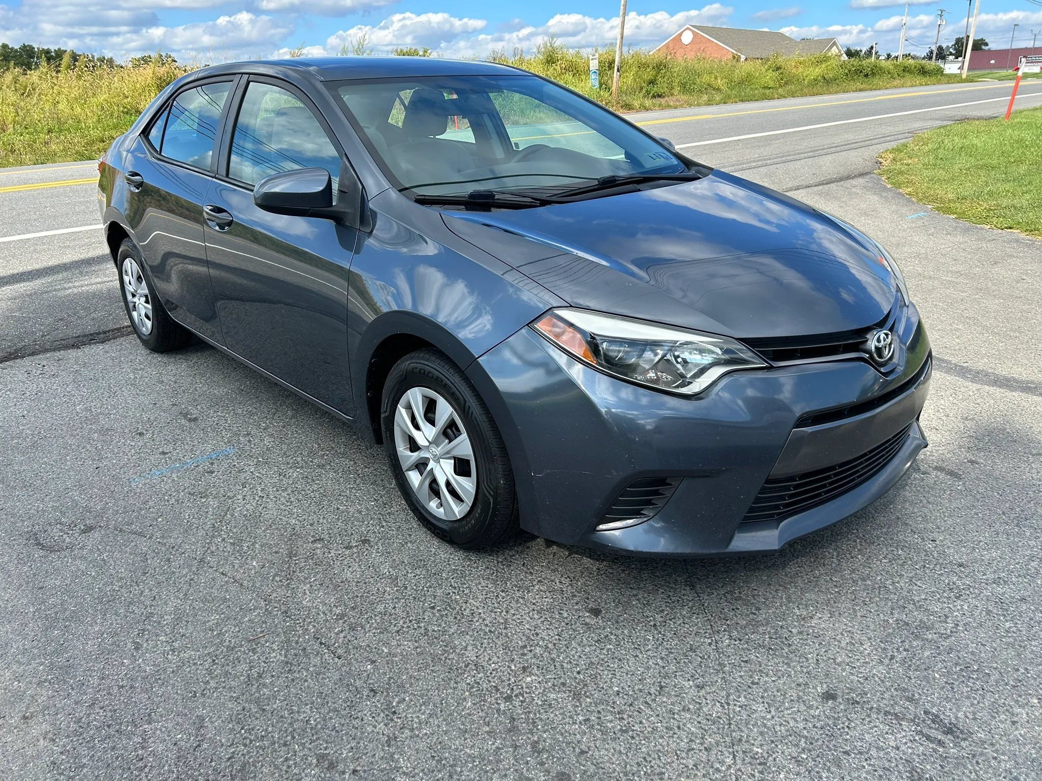 Used 2015 Toyota Corolla LE FWD image 4